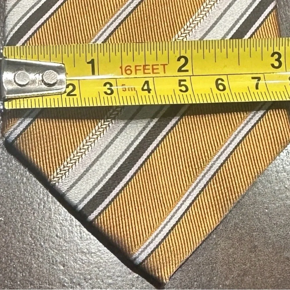 Hugo Boss Elegant Gold and Black Striped Men's tie - Picture 3 of 3